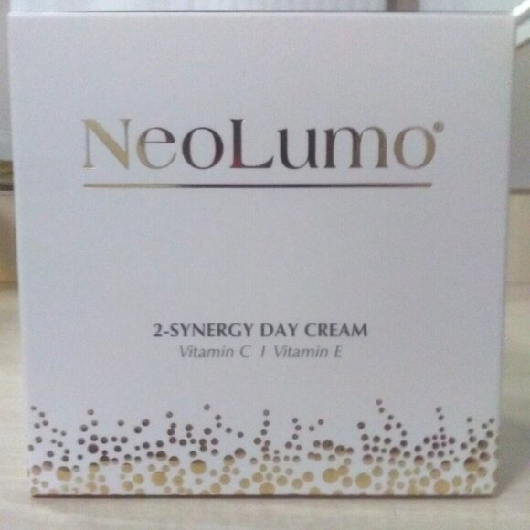 NEOLUMO 2-SYNERGY DAY CREAM-VITAMIN C+VIATMIN E-1.7 fl oz/50 ml-BRAND NEW-SEALED - Picture 1 of 3